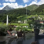 호텔 Heimspitze - Alpenhotel Ski-in & Wirtshaus 4*